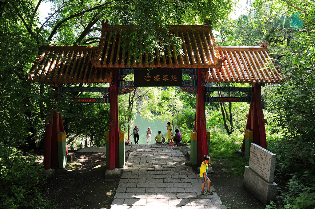 용담산 수뢰 입구